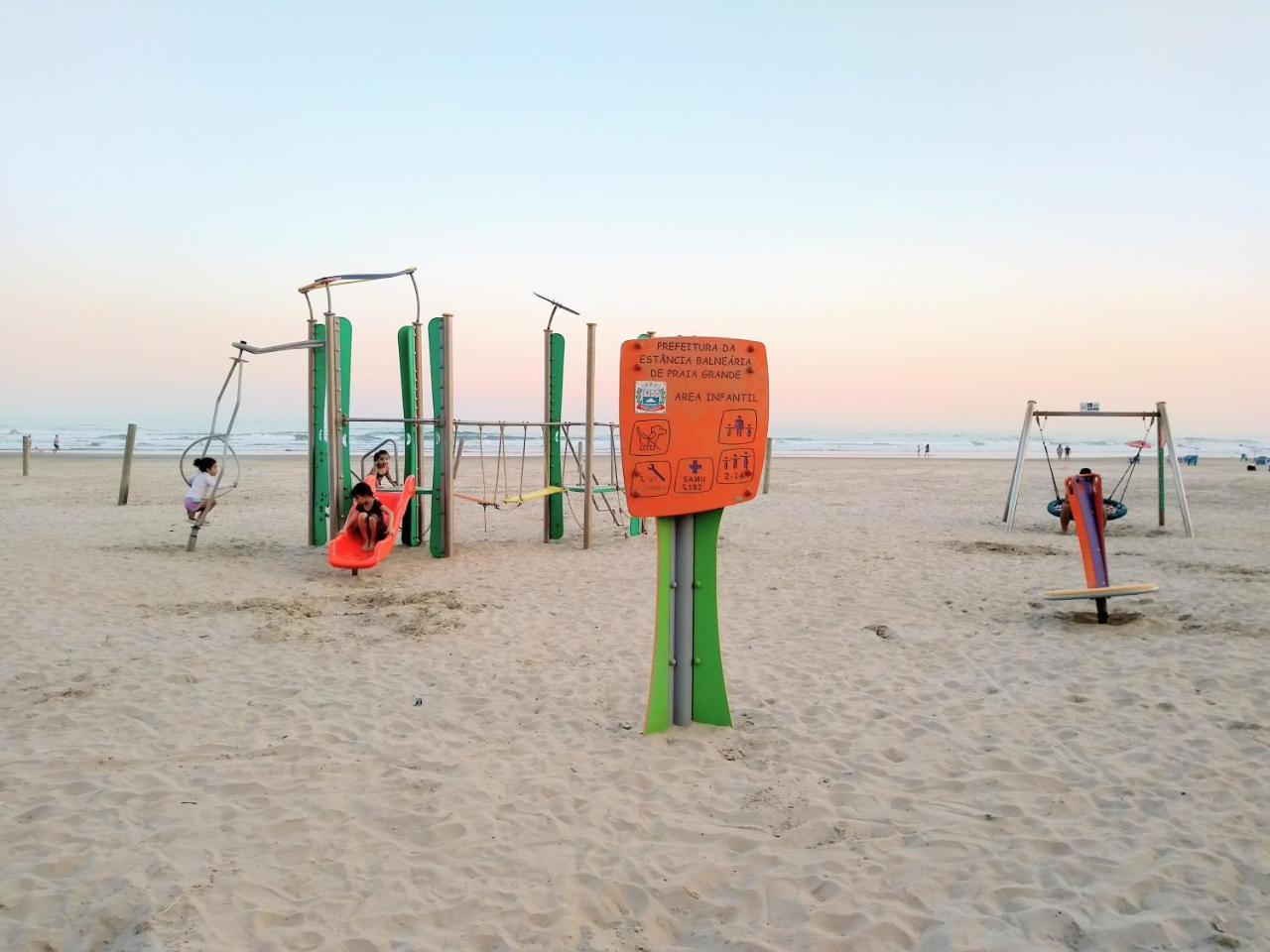 Ape Temporada Praia Grande Sp Completo Com Piscina, Churrasqueira, Estacionamento Esterno foto